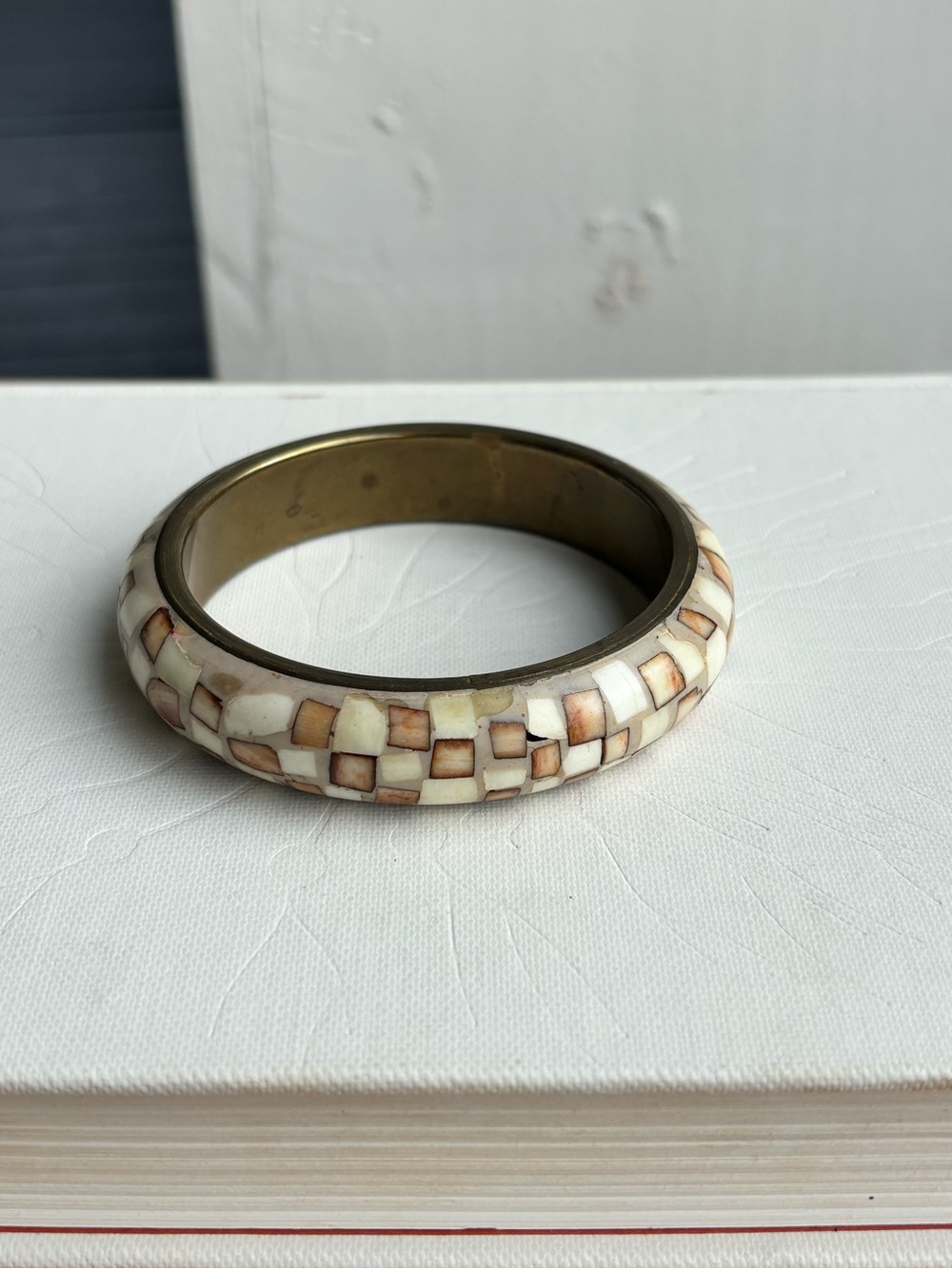 Women’s Mosaic Inlay Brass-Bangle Bracelet – White and Tan-